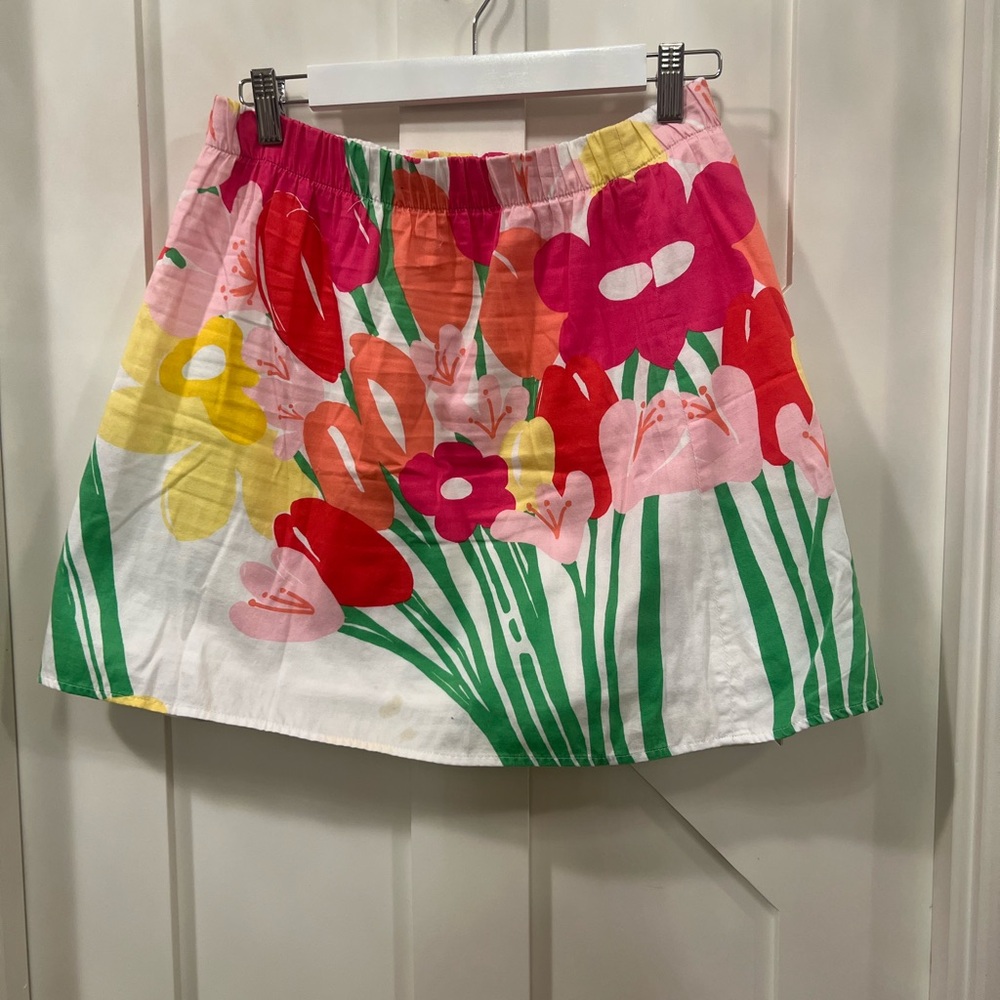 Super cute Lilly Pulitzer skirt.  Nice light weight cotton.